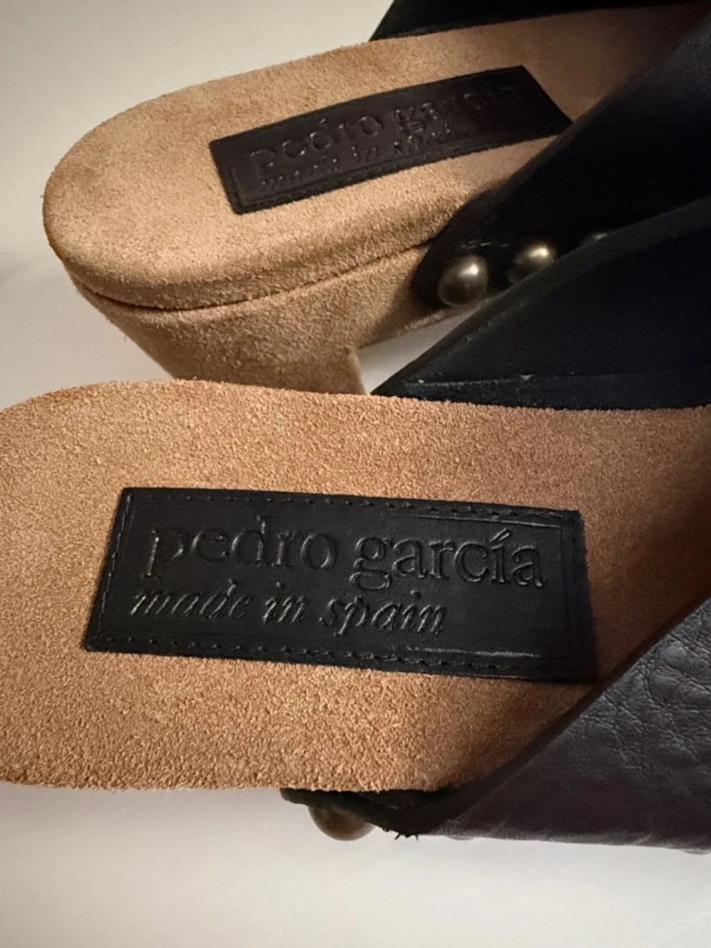 N/A comfortable black